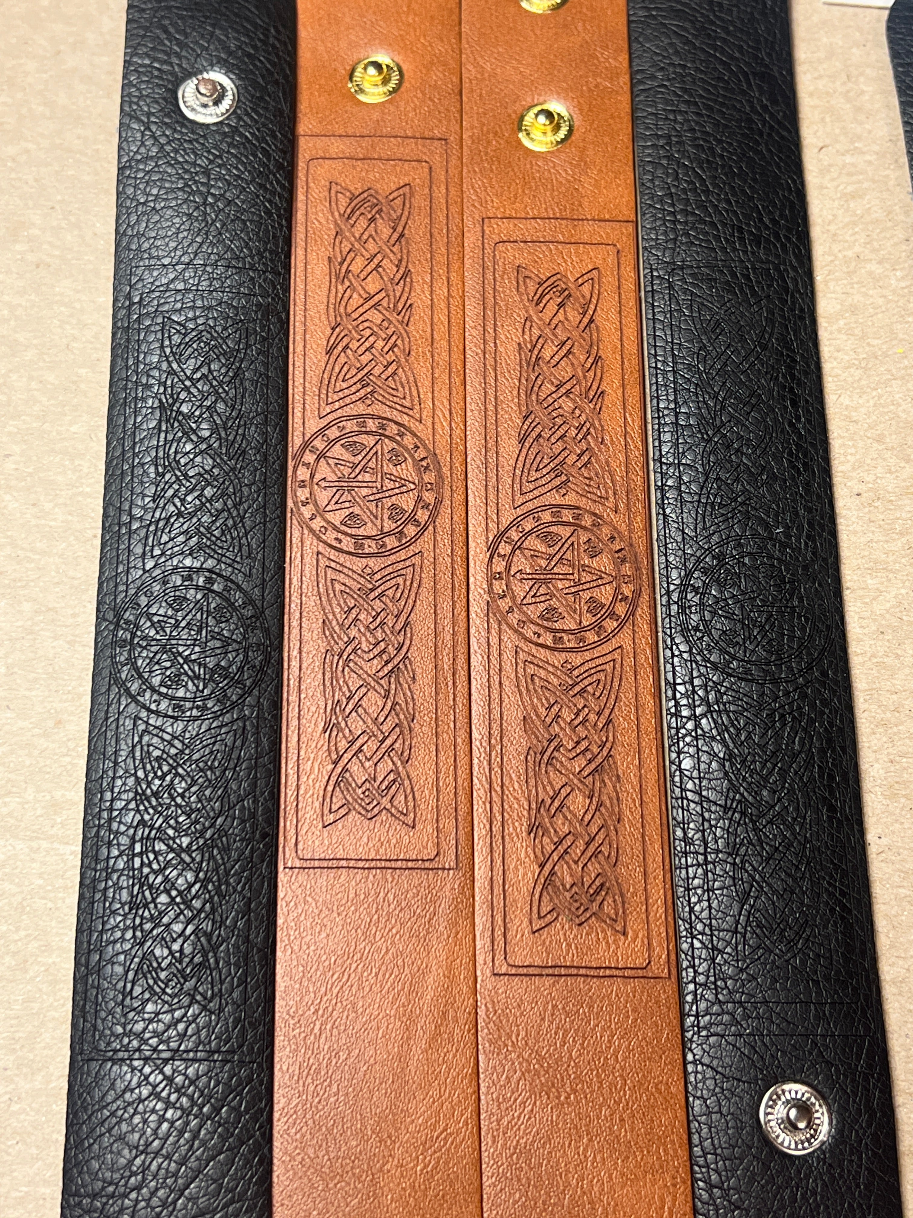 🐾 Celtic Rootbound Leather Band Bracelet