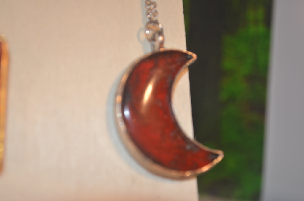 🌙🔥The Blood‑Moon Shard — Stainless Steel Chain