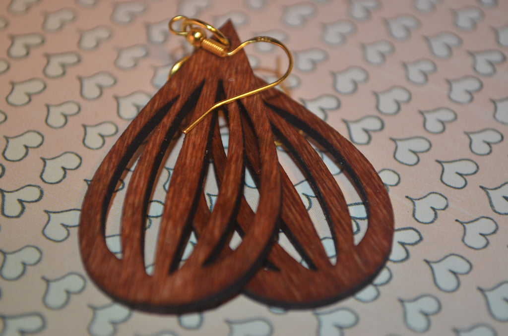 🐾🌲 Claw‑Made Laser‑Cut Earrings
