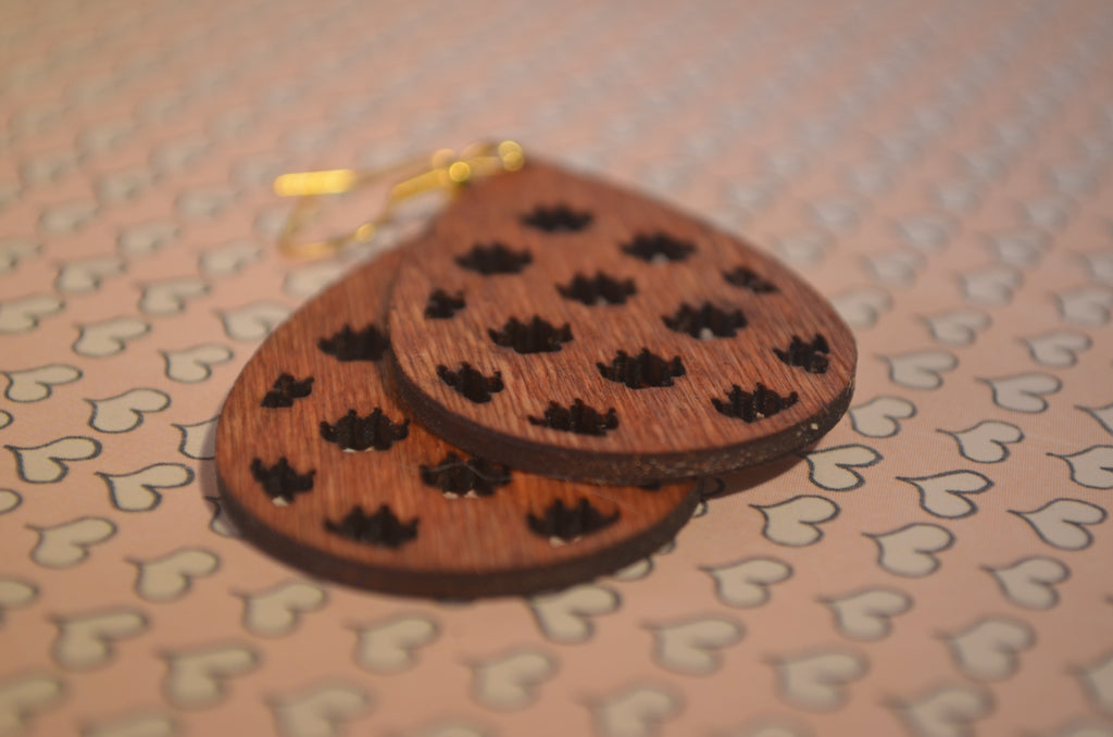 🐾✨ Laser‑Cut Wood Earrings — Paw Print Teardrops
