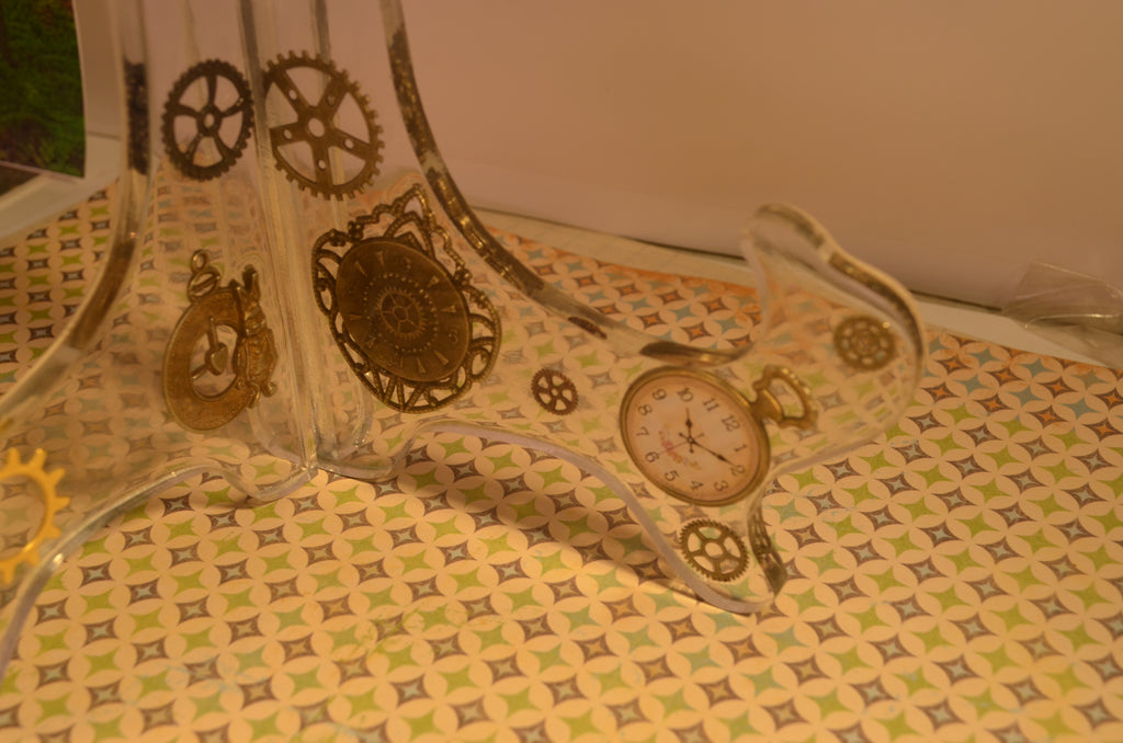 ⚙️🐾 Claw‑Punked Display Easel — 7"