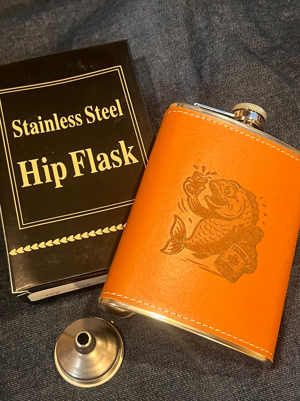 🥃 Stainless Steel Leather‑Wrapped Hip Flask — 8 oz