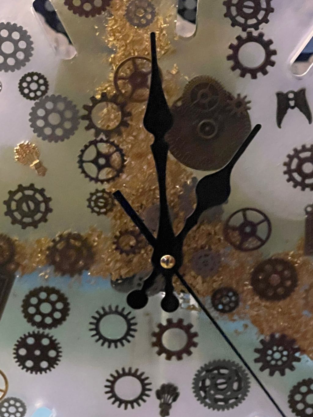 ⚙️✨Epoxy Gear Clock with Gold Vein